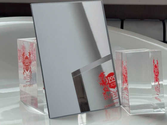 Двусторонний зеркальный монолитный поликарбонат IRROX-REFLECTION HARDPRO DOUBLE, серебро, 2*1200*2000мм